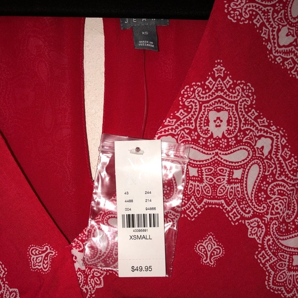 Brand new Paisley pattern blouse 🌸 - Picture 3 of 3